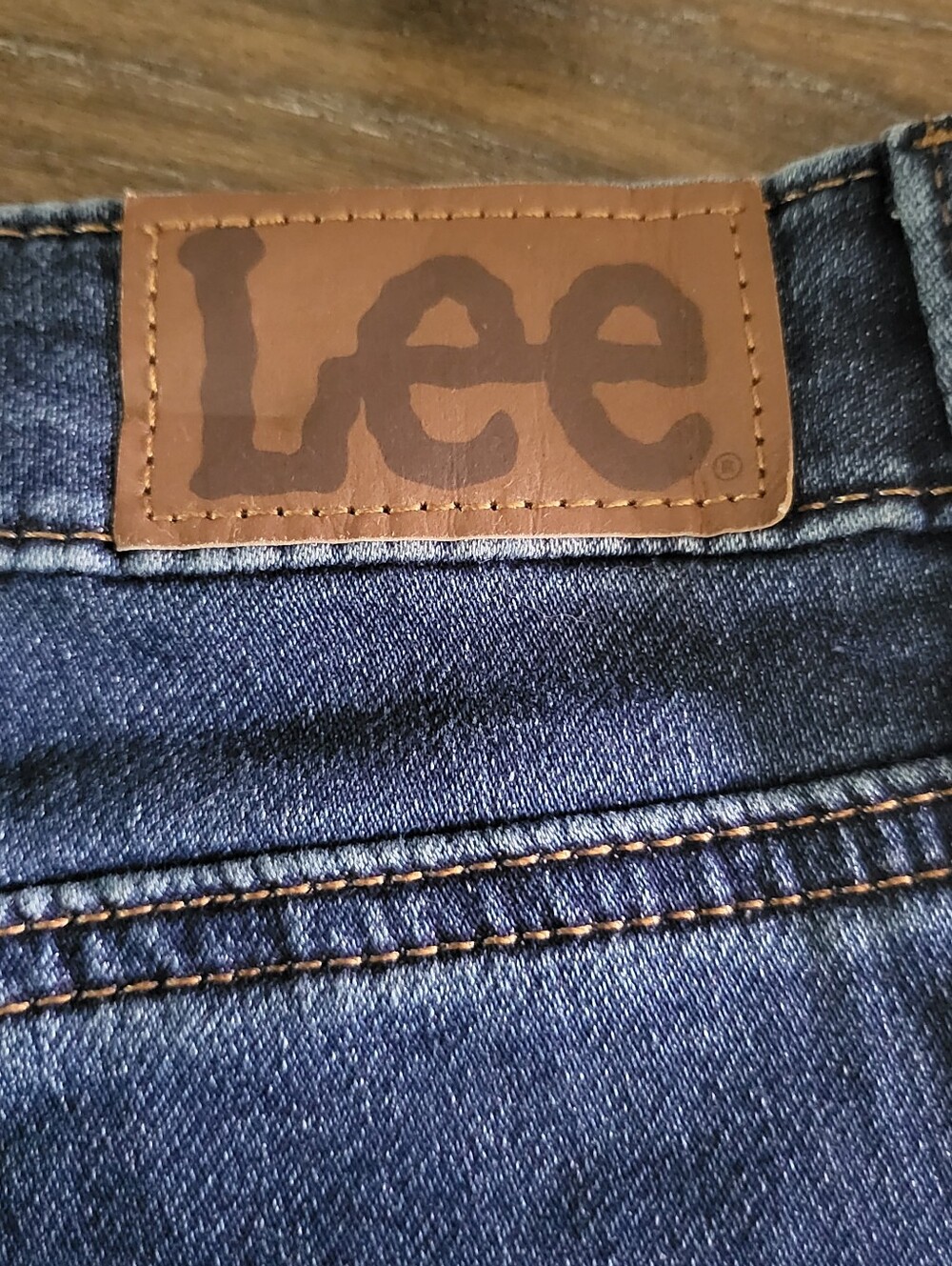 Lee - Picture 5 of 6